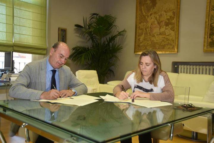 Acuerdo entre la Diputación y la Asociación de Esclerosis Múltiple para ayudar a los enfermos de Guadalajara