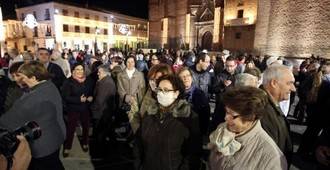 El pueblo de Manzanares rinde homenaje a los fallecidos y afectados por la legionela al cumplirse un año del brote