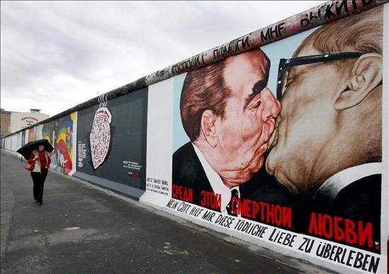 MUY FUERTE : Una estudiante de Magisterio en GH17 : "El Muro de Berlín separaba toda la zona de América"