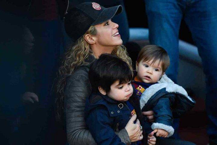 ¡HOLA! El hijo pequeño de Shakira y Piqué sale del hospital