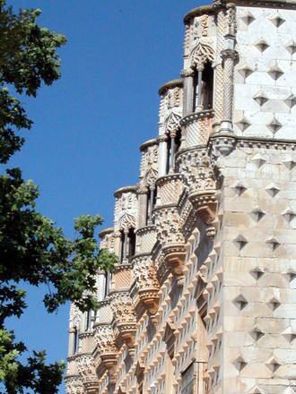 El Palacio del Infantado, detalle monumental del mes de abril