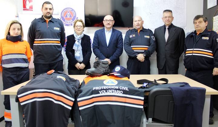 Entregan 84 nuevos uniformes al personal voluntario de seis agrupaciones de Protección Civil de Guadalajara