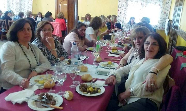 La asociación “Mujeres del 2000” de Yebra celebró el Día de la Mujer con una jornada repleta de actividades