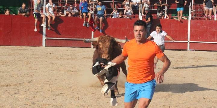 Encierro, caldereta y flamenco: La España más cañí cierra las fiestas de Cabanillas