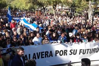 M&#225;s de 30.000 personas se manifiestan al grito de &#34;Espa&#241;a entera escucha a Talavera&#34;