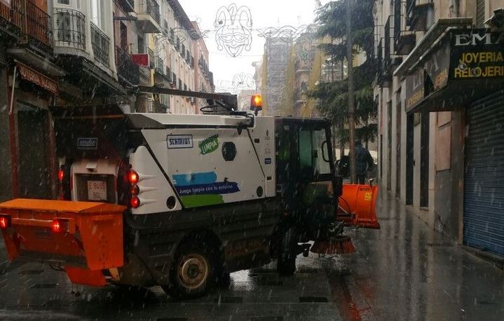 Activado el dispositivo municipal de actuación ante la nieve que cae sobre Guadalajara