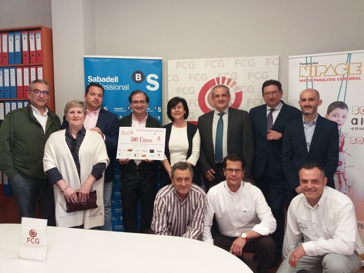 FCG hace entrega de 300 euros a Fundación Nipace por los Reyes Millonarios Solidarios 2017