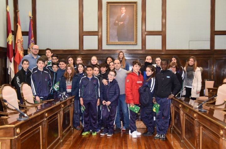 Alumnos de la ESO del Colegio Maristas visitan la Diputación