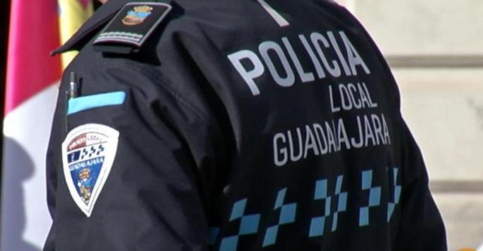 Detenido un conductor ebrio que chocó con un muro del centro de mayores 'La Rosaleda' en Guadalajara