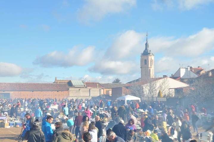 1.500 personas se “hermanan” en Yunquera de Henares es su “V Fiesta de la Patata” batiendo todos los récords