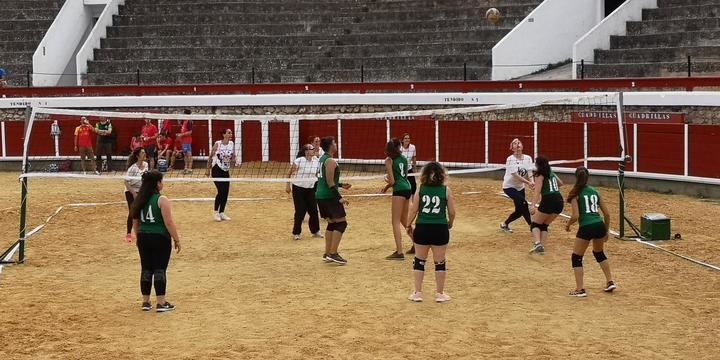 Voley playa en la plaza de toros de Brihuega