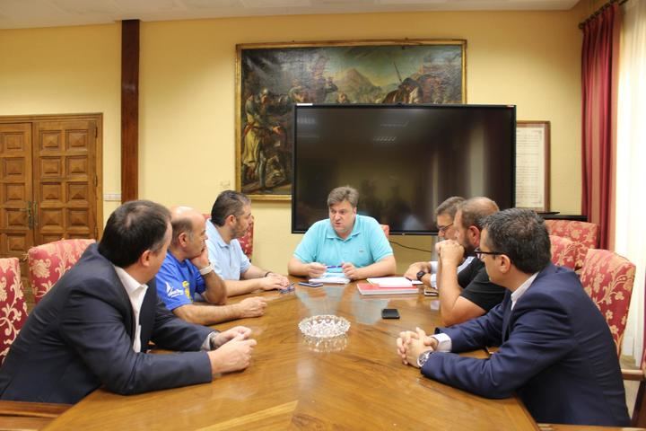 Representantes de la Federación Provincial de Turismo y Hostelería se reúnen con el concejal de Turismo del Ayuntamiento de Guadalajara