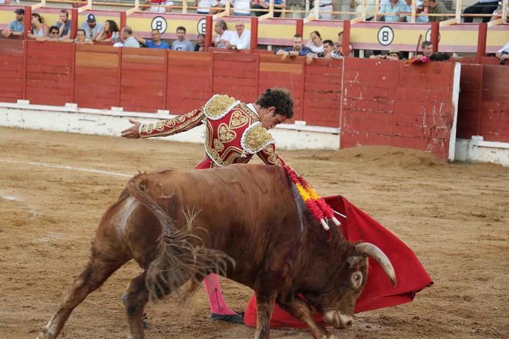 Víctor Hernández repite puerta grande en Sigüenza