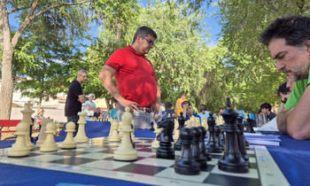 Medio centenar de amantes del ajedrez en Cabanillas, en la II Partida Simultánea organizada por el AMPA del instituto