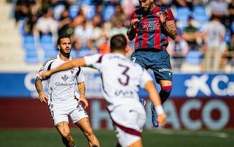 El Alba se vaci&#243; para sumar a domicilio (2-2)