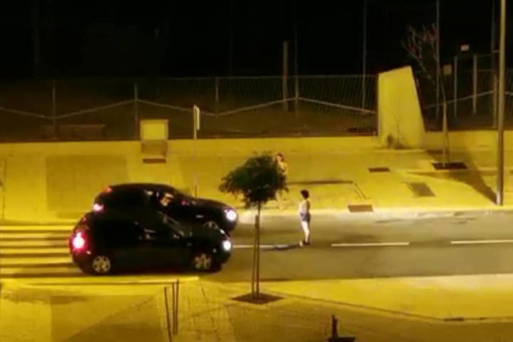 Una escena del vídeo de carreras de coches ilegales en Azuqueca
