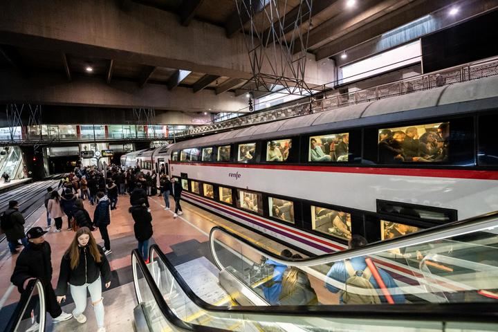 El descarrilamiento de un tren provoca retrasos y cambio en el recorrido en las líneas C2, C7 y C8 de Cercanías Madrid 