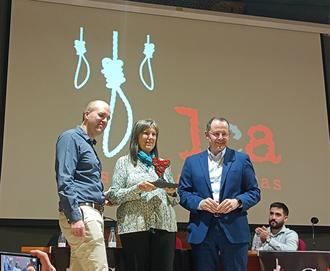 Unas 200 personas arropan a la escritora argentina Claudia Pi&#241;eiro en el inicio oficial del Festival Internacional de Novela Negra de Las Casas Ahorcadas