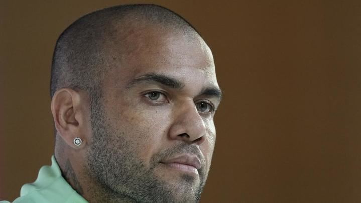 La jueza ordena prisión provisional sin fianza para Dani Alves por una presunta violación en una discoteca de Barcelona