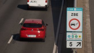 A partir del 1 de julio Madrid multará a los coches sin distintivo ambiental de la DGT