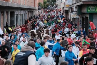 El tercer encierro de las Ferias de Guadalajara ha sido el m&#225;s r&#225;pido, con muchos m&#225;s corredores y p&#250;blico y sin incidencias