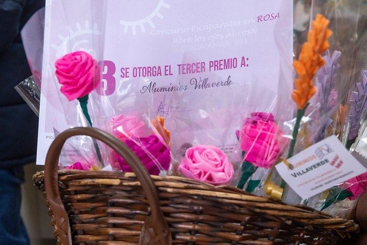 Abierto el plazo para la inscripción en el concurso de "Escaparates en Rosa"