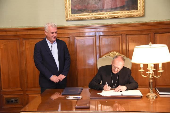 José Luis Vega y monseñor Ruiz Martorell firman tres convenios de colaboración entre Diputación y Obispado 