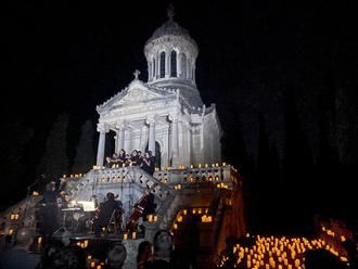 Más de 1.000 velas acompañaron al Ensemble de la Orquesta Filarmónica de la Mancha en la primera actuación del ciclo Guadalajara a la luz de las velas