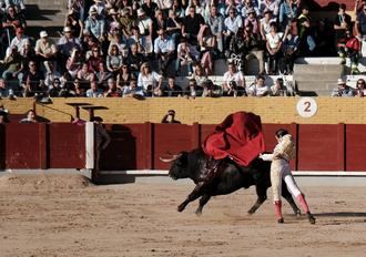 Juan Ortega pierde la Puerta Grande de Guadalajara al fallar con la espada