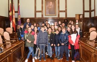 Un grupo de alumnos del CEIP La Espiga de Azuqueca visitan el Palacio Provincial