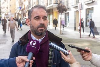 El pavimento de la calzada de Miguel Fluiters se tiene que cambiar al completo para tener una soluci&#243;n definitiva en esta calle