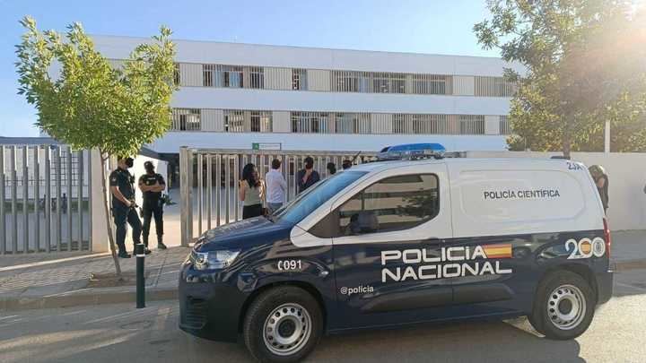 Un menor de 14 años hiere a 3 profesores y varios alumnos con un cuchillo en un instituto de Jerez