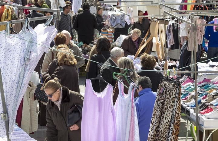 El mercadillo de los martes junto a la plaza de toros se traslada a Aguas Vivas hasta después de las Ferias y Fiestas de Guadalajara