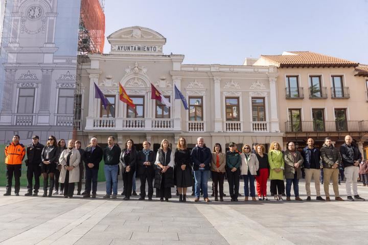 Minuto de silencio en la Plaza Mayor de Guadalajara por las víctimas del temporal y en solidaridad con los afectados