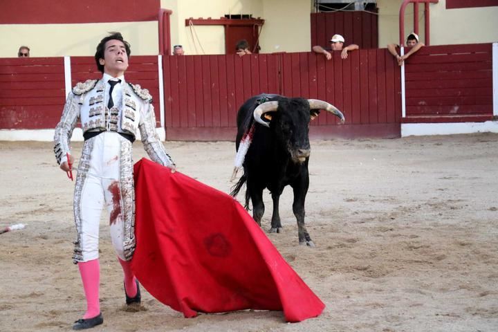 Santiago López Ortega -tres orejas- y Alberto Donaire -dos orejas, salen a hombros de La Coqueta	