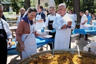 La Paella Solidaria reparte m&#225;s de 6.000 raciones a beneficio de ACCEM