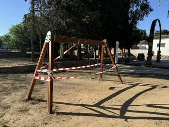 El PP de Fontanar advierte del “peligro” de los parques infantiles por su “estado de abandono” y pide “medidas inmediatas y efectivas para garantizar la seguridad de los niños”
