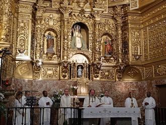 Los vecinos de la comarca de Jadraque homenajean a su p&#225;rroco por sus 25 a&#241;os de sacerdote.