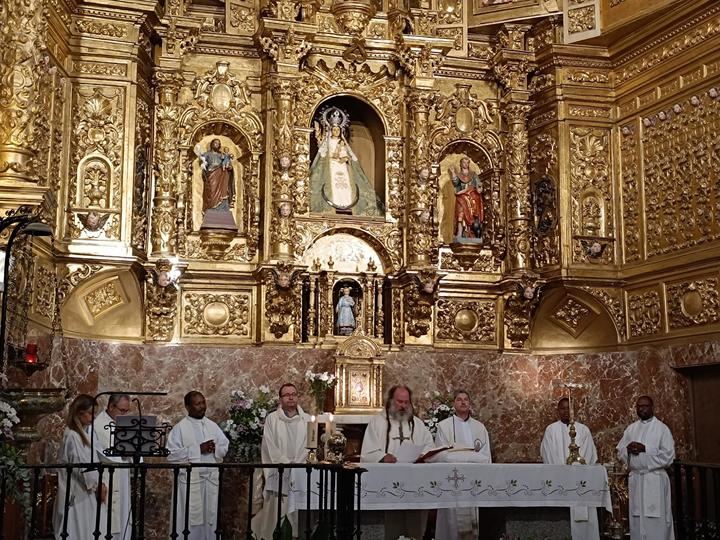 Los vecinos de la comarca de Jadraque homenajean a su párroco por sus 25 años de sacerdote.