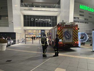 &#218;LTIMA HORA : Un incendio en un restaurante obliga a desalojar el Centro Comercial Plenilunio de Madrid