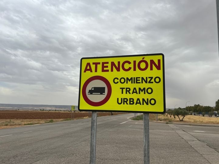 Quer aumenta las sanciones a vehículos pesados que atraviesen su casco urbano