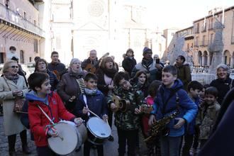 Sigüenza despide multitudinariamente la Navidad, con el soniquete de la dulzaina de San Vicente