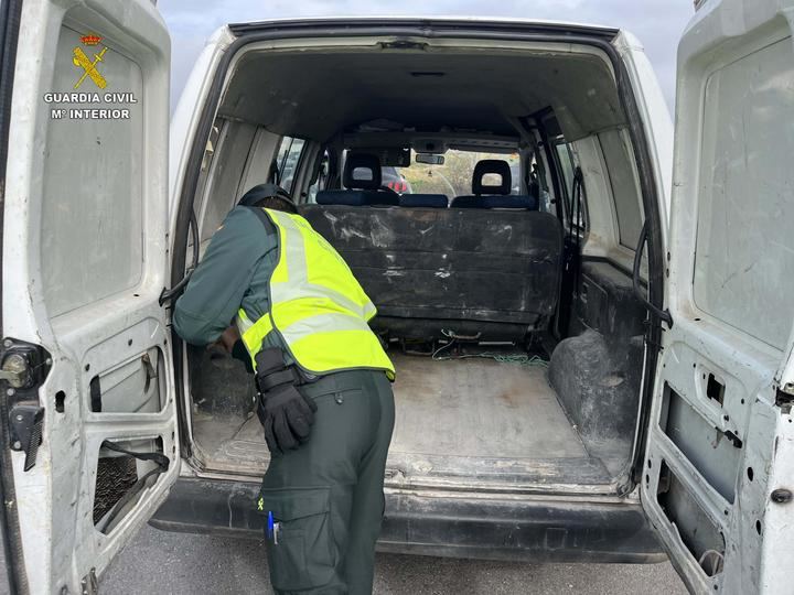 La Guardia Civil detiene a dos personas por el robo en un vehículo en Azuqueca de Henares