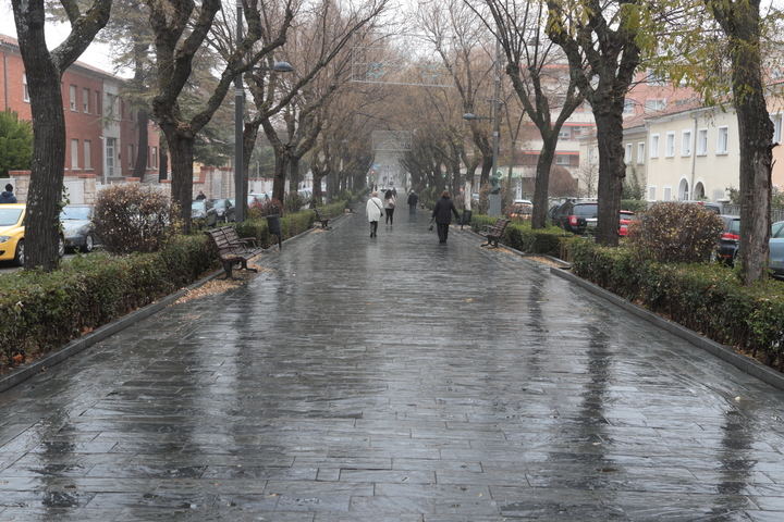 Día de paraguas este lunes en Guadalajara con una notable bajada de las temperaturas