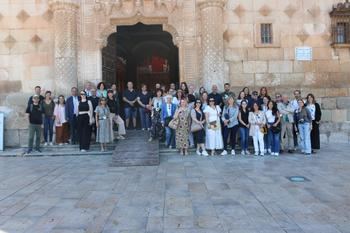 La concejalía de Turismo invita a más de 50 profesionales del sector turístico y los inviste como embajadores de la ciudad