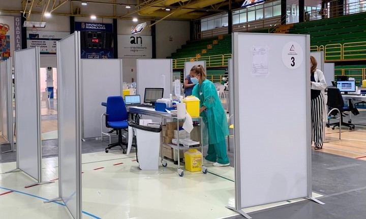 DESCENSO DE LOS CONTAGIOS EN CLM : De los 426 (515 martes pasado) nuevos casos detectados por coronavirus este martes en la región, 34 son de Guadalajara