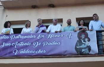 La alcaldesa de Guadalajara pregona las fiestas de Valdenoches rememorando la figura de los alguaciles