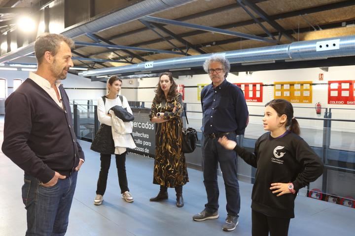 El Mercado de Abastos de Guadalajara acoge la exposición de dibujos del concurso escolar de Velázquez Bosco 