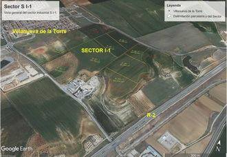 El consejero de Fomento muestra su disposici&#243;n favorable a la creaci&#243;n de un pol&#237;gono industrial en Villanueva de la Torre 