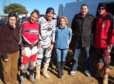 Más de 50 motos acompañaron al equipo LS Honda en su entrenamiento del sábado en el circuito de Yunquera